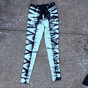 🖤NUX ACTIVE TIE DYE LEGGINGS